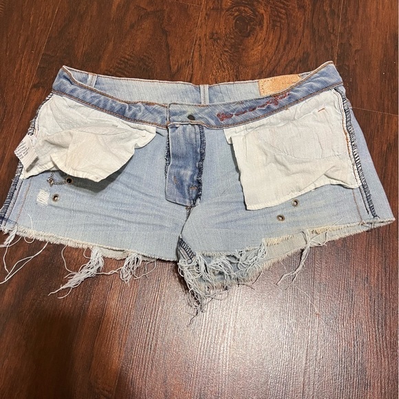 DOLLHOUSE distressed denim women’s sexy cut off shorts in size 7 GUC Y2K fashion - Picture 3 of 8